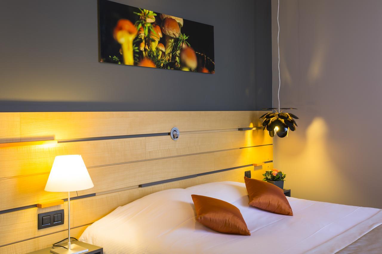 Logis Hotel Du Morvan - Restaurant La Table De Jerome Luzy Екстериор снимка