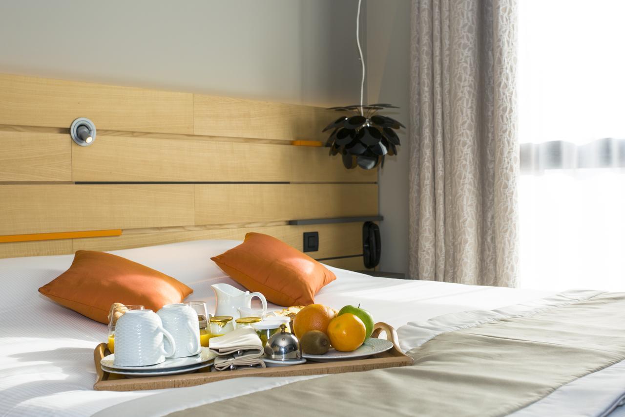 Logis Hotel Du Morvan - Restaurant La Table De Jerome Luzy Екстериор снимка
